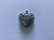 WISIOREK SREBRNY Z INICJAŁEM