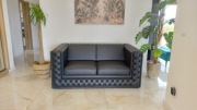 Sofa Versage, skóra naturalna, kanapa 2 osobowa stylowa Chesterfield
