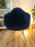 Krzesła welurowe 2 sztuki z drewnianymi nogami!! 