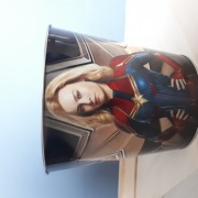 Metalowe wiaderko kubeł Marvel Captain Marvel gadżet z kina