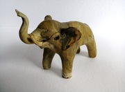 figurka słonia z pokruszonych muszli ostryg, wys. 16 cm