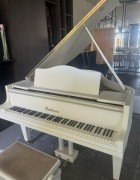 Fortepian marki Mathaes biały model 150