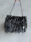 Czarna wizytowa torebka na łańcuszku, torebka z futerka