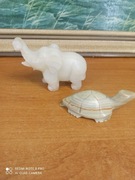 Ręcznie rzeźbione figurki z kamienia – słoń i żółw