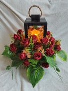 stroik na grób cmentarz lampion latarnia drewniana znicz led czerwone róże