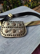 Złota saszetka na pasku