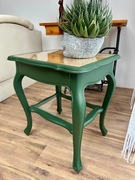 Odnowiony stolik typu ludwik, butelkowa zieleń, drewno + szkło / 1890–1930