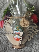 Kurka, kogut z kinder jajkiem prezent na Wielkanoc