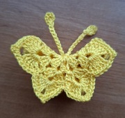 MOTYLEK NA SZYDEŁKU 7X5,5 CM 