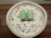 Biała Taca wiklinowa + 2 kubki La Vie Green Stripes