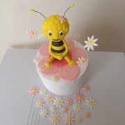 Pszczółka Maja na kwiatku figurka na tort 