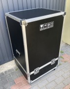 Skrzynia transportowa na kółkach, duża, pionowa.  Flight case 