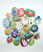 Kamienie ręcznie malowane kamyczki świąteczne ozdoby choinka bałwanek śnieg
