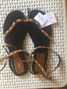 Skórzane sandały z ozdobnymi paskami z ćwiekami 41