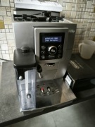 Ekspres do kawy DeLonghi ECAM 23.450 – sprawny, system mleczny, 4957 kaw