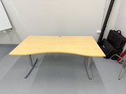 Biurko Kinnarps 160x90 cm z regulacją wysokości