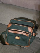 219111zielona torba na ramię Capraro z brązowymi skórzanymi wykończeniami.