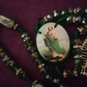 Różaniec ze św. Krzysztofem patronem kierowców z kartą kierowcy i modlitwą.