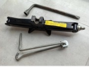 Lewarek podnośnik samochodowy Toyota