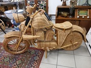 Duży Model Rattanowego Harleya Davidsona autorstwa Toma Dixona lata 90