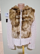 Sweter z futerkiem i ażurowym kapturem i rękawami kremowy