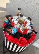 Flower box na różne okazje. Słodycze, kwiaty i inne dodatki 