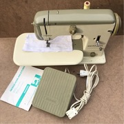 Stara szwajcarska zabytkowa sprawna maszyna do szycia Bernina typ 700