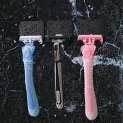 Ścienny stojak do przechowywania golarki