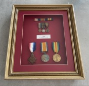 Zestaw sygnowanych medali brytyjskich kapral saper miniaturki baretki I WŚ