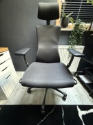 Herman Miller Embody Sync z zagłówkiem Atlas - fotel biurowy