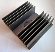 Potężny raditor z ałunstopu inum do tranzystorów mocy w obudowie TO3.