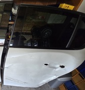 Peugeot 208 II GT LINE szyba lewa tylna ciemna 19r. drzwi lewe szyby listwa