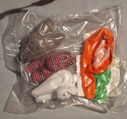 Zestaw pluszowych zabawek dla kota – marchewka i 3 króliczki