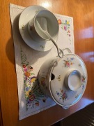 Waza oraz sosjerka porcelanowa firmy Karolina