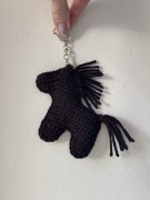 konik czarny brelok handmade breloczek
