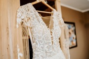 Suknia ślubna Glamour + rękawy, welon, wkładki push up i etola