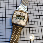 Zegarek LCD QUARTZ oryginalny z epoki new old stock