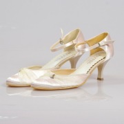 Buty ślubne kokardką