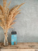 Drewniany domek niebieski dekoracja