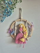 Makramowa laleczka na obręczy