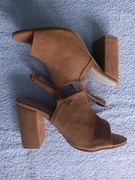 Buty na słupku zamszowe carmelowe rozmiar 38