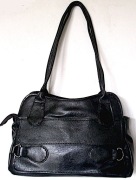 Wyjściowa damska torebka z klapką - czarna