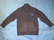 Rozpinany sweterek chłopięcy w rozmiarze 110/116