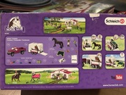 Zestaw Schleich 42346 Przyczepa do transportu pudełko 