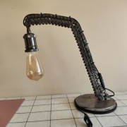 RECZNIE WYKONNANA LAMPKA LOFTOWA, NOCNA, BIURKOWA,METALOWA Z ŁAŃCUCHA 