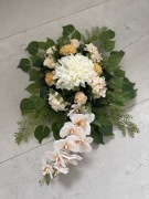 Wiązanka na cmentarz kompozycja kwiatowa storczyk 