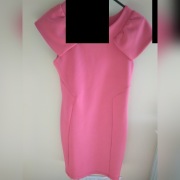 Różowa sukienka róż.36