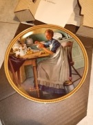 Talerz Knowles Working on the Kitchen by Norman Rockwell 