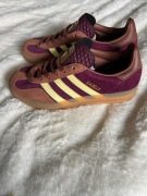 Buty Adidas Gazelle indoor burgundowe 36 zamsz