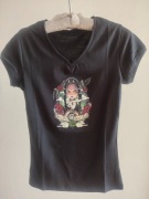 Damski t-shirt czarny S z dekoltem w literę V z nadrukiem Wednesday Addams 